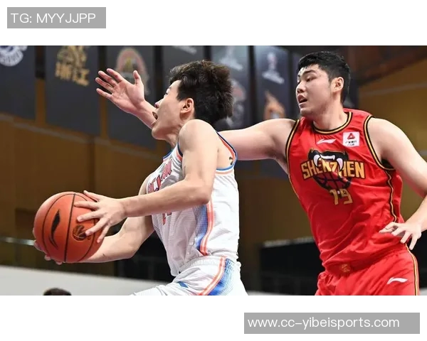 小贾巴里谈双内线战术成功之道强调抢占进攻篮板的重要性 小贾巴里谈双内线战术成功之道强调抢占进攻篮板的重要性