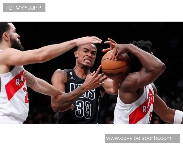 克拉克斯顿内线表现抢眼15分钟内高效拿下11分并抢8篮板 克拉克斯顿内线表现抢眼15分钟内高效拿下11分并抢8篮板